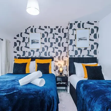 House Sleeps 7 With Garden And Free Parking Semesterbostad