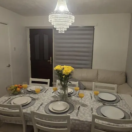 Casa Havilah - Contractor House Sleeps 4 Parking بيت للعطل مانشستر
