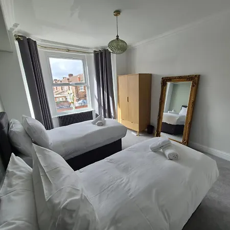 Arena House 3bd With Games Walk To Coop Eithad