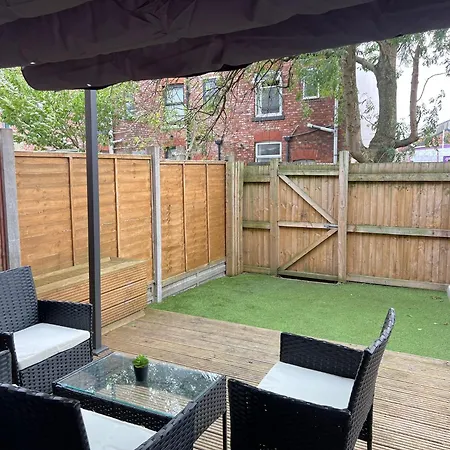 Stylish 3-bed Home, Co-op Live & Etihad Garden, Free Parking And Modern Workplace مانشستر