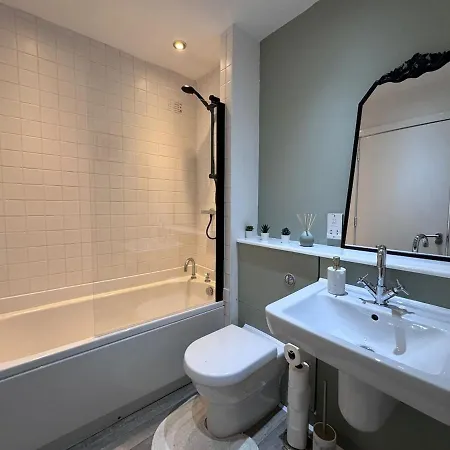 Winsick Residences Salford 3 Bed Up To 7 Guests
