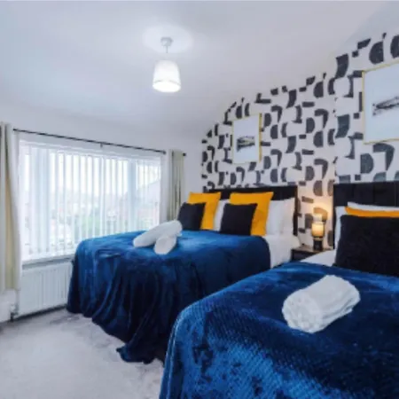 House Sleeps 7 With Garden And Free Parking بيت للعطل