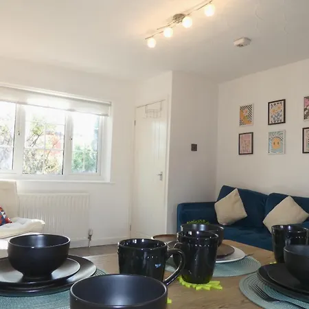 2bdr House 4 Beds & Sofa With 3 Tvs Netflix Ps4 Free Parking Near Mcr Ao Arena Manchester