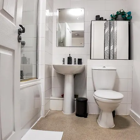 Stylish In Vibrant Salford, بيت للعطل