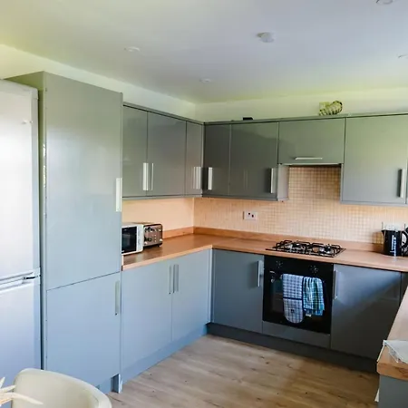 Stylish 3-bedroom For Groups With Parking, Greater مانشستر