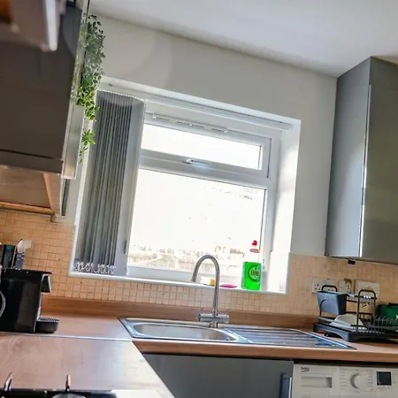 بيت للعطل Stylish 3-bedroom For Groups With Parking, Greater