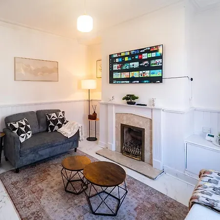 2 Bed House Sleeps 4 Ideal For Contractors Free Parking 10mn To Cc *