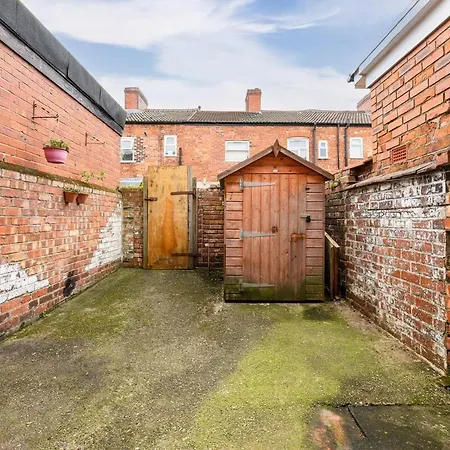 Stylish 2 Bed House In