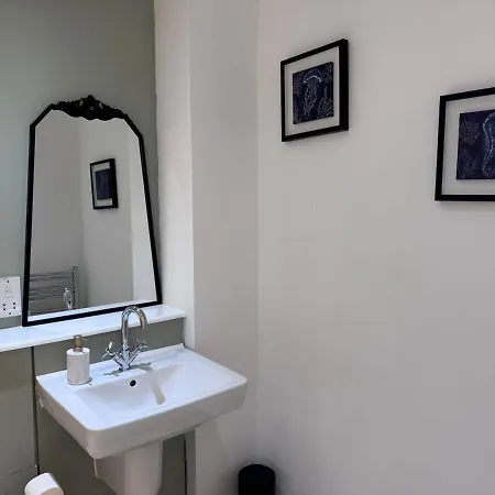 Winsick Residences Salford 3 Bed Up To 7 Guests