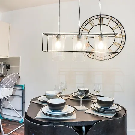 Stylish In Vibrant Salford, مانشستر