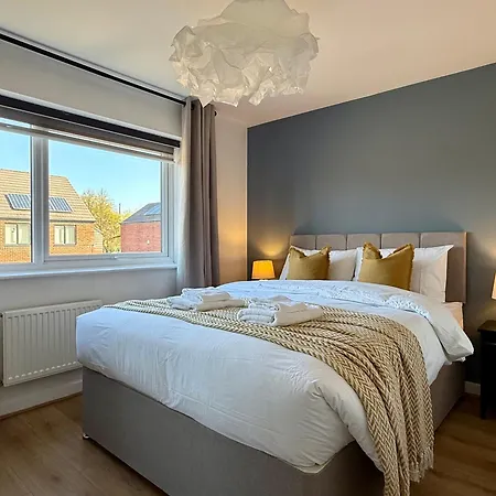Sanctuary - 3br House With Private Parking