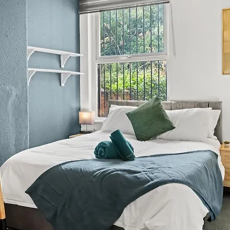 בית נופש Winsick Residences Fallowfield Up To 11 Guests מנצ'סטר