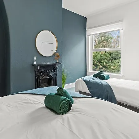 בית נופש Winsick Residences Fallowfield Up To 11 Guests *