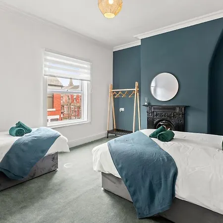 בית נופש Winsick Residences Fallowfield Up To 11 Guests *