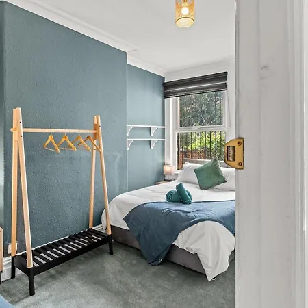 Winsick Residences Fallowfield Up To 11 Guests בית נופש *