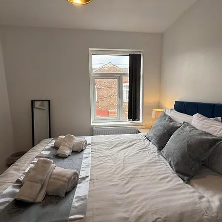 Penzion Ashfield Ii Co-living - Private Self-cater Manchester