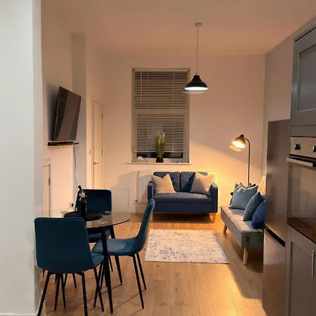 بيت للعطل Stylish 3-bed Home, Co-op Live & Etihad Garden, Free Parking And Modern Workplace *
