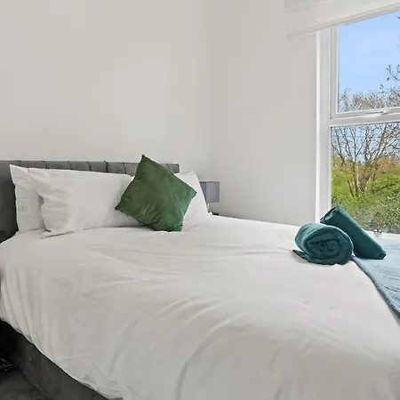 בית נופש Winsick Residences Fallowfield Up To 11 Guests מנצ'סטר