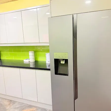Bright Home, Modern & Spacious بيت للعطل
