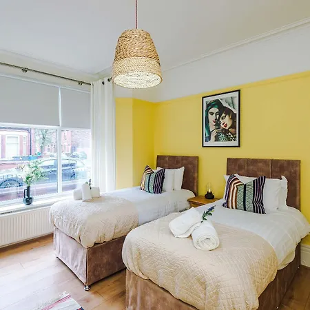 בית נופש Stylish Retro Retreat By 53 Degrees In 4 Bed