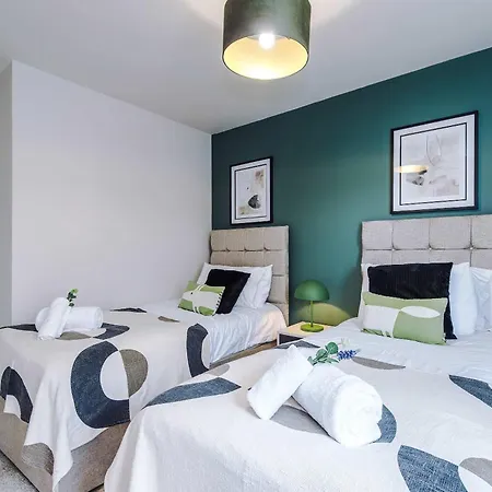Modern 2 Bed By 53 Degrees With Parking & Garden *