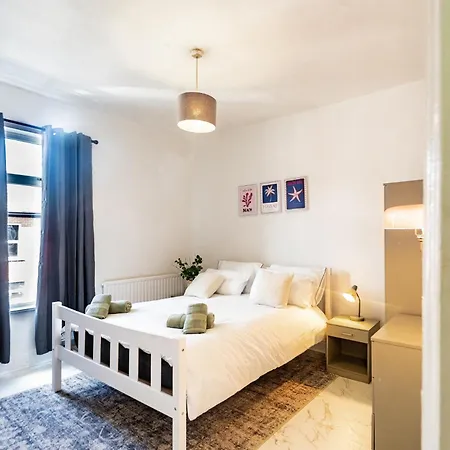 2 Bed House Sleeps 4 Ideal For Contractors Free Parking 10mn To Cc Bed & Breakfast *