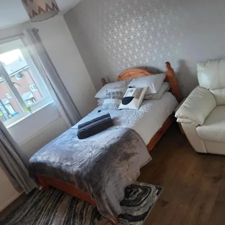 بيت للعطل Casa Havilah - Contractor House Sleeps 4 Parking مانشستر