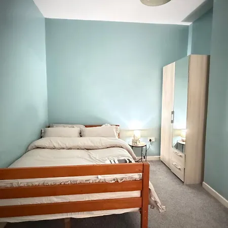 Bright Home, Modern & Spacious بيت للعطل
