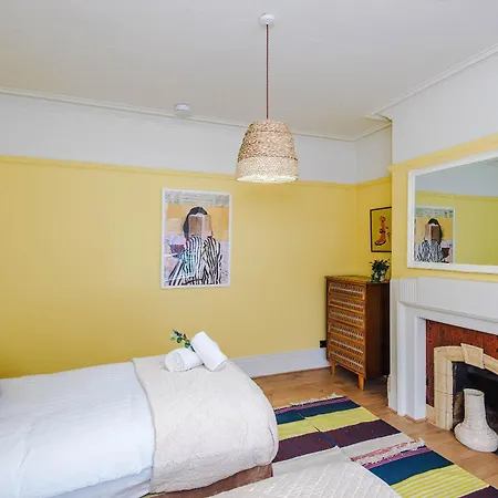 בית נופש Stylish Retro Retreat By 53 Degrees In 4 Bed *