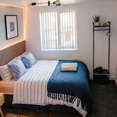 Feriehus Stylish 3-bedroom For Groups With Parking, Greater Manchester
