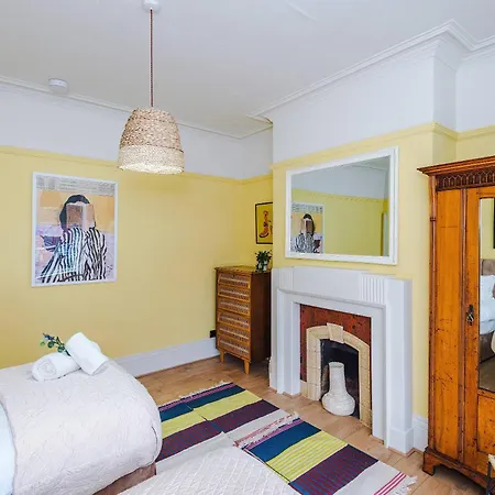 Stylish Retro Retreat By 53 Degrees In 4 Bed *
