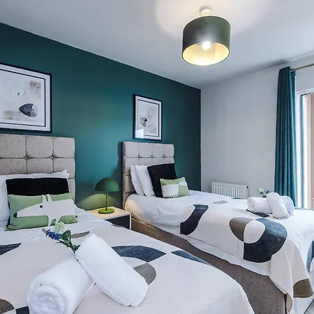 Modern 2 Bed By 53 Degrees With Parking & Garden