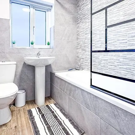2bdr House 4 Beds & Sofa With 3 Tvs Netflix Ps4 Free Parking Near Mcr Ao Arena