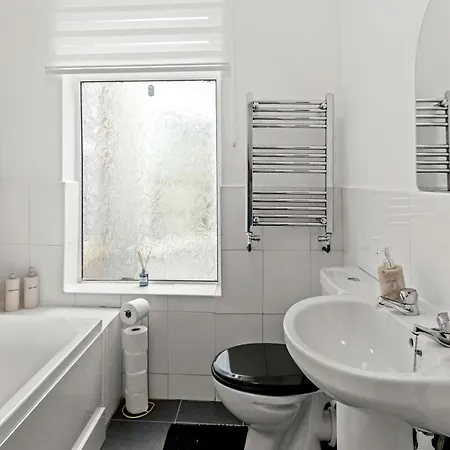 Winsick Residences Fallowfield Up To 11 Guests בית נופש מנצ'סטר