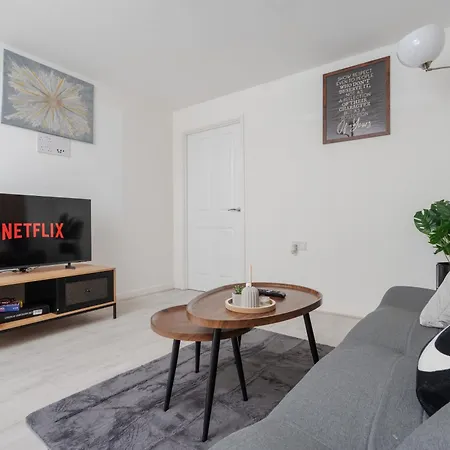 بيت للعطل Stunning 3bd - Pool Table - Salford Centre *