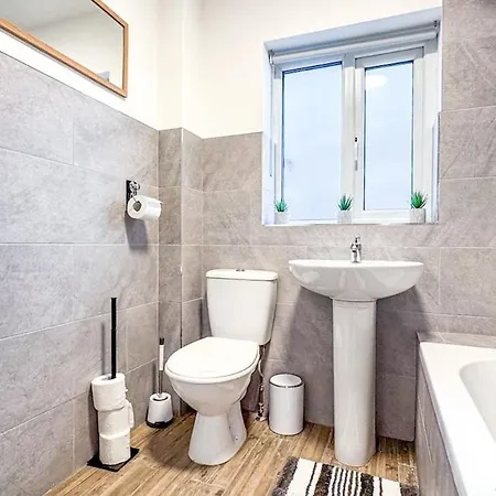 2bdr House 4 Beds & Sofa With 3 Tvs Netflix Ps4 Free Parking Near Mcr Ao Arena Dom wakacyjny Manchester