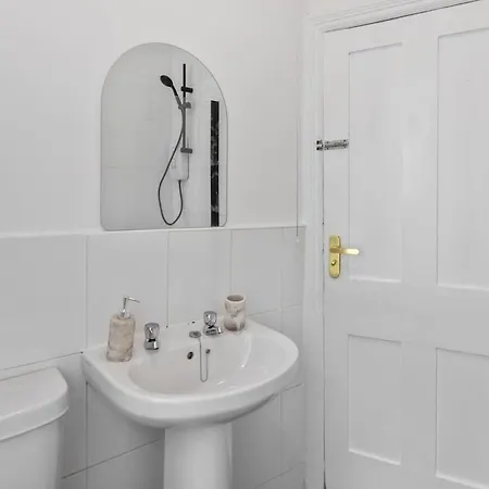 Winsick Residences Fallowfield Up To 11 Guests