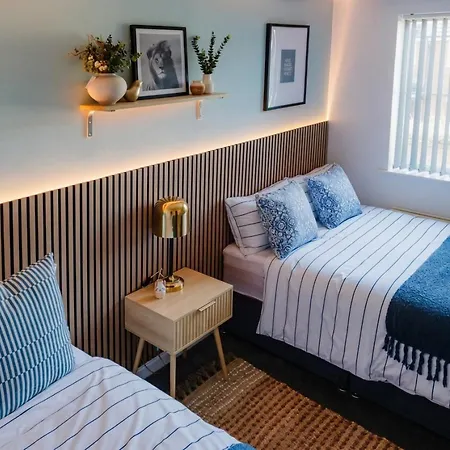 بيت للعطل Stylish 3-bedroom For Groups With Parking, Greater مانشستر