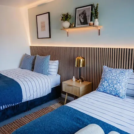 Stylish 3-bedroom For Groups With Parking, Greater * مانشستر