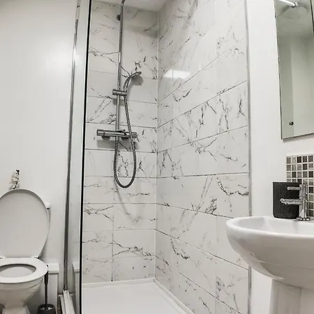 Stylish In Vibrant Salford, بيت للعطل *