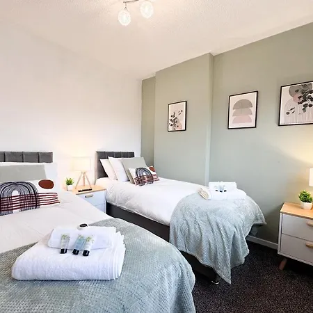 2bdr House 4 Beds & Sofa With 3 Tvs Netflix Ps4 Free Parking Near Mcr Ao Arena