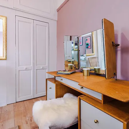 בית נופש Stylish Retro Retreat By 53 Degrees In 4 Bed