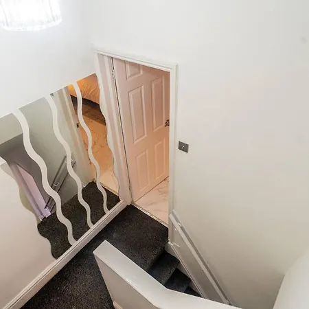 Stylish 2bdr 10m To Centre Free Parking