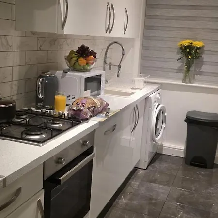 Casa Havilah - Contractor House Sleeps 4 Parking بيت للعطل مانشستر
