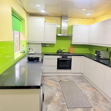 بيت للعطل Bright Home, Modern & Spacious *