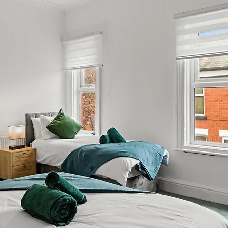 Winsick Residences Fallowfield Up To 11 Guests בית נופש