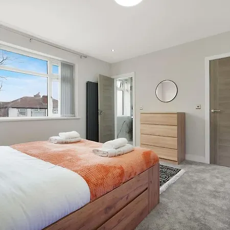 Stylish With Free Parking And Easy Access Μάντσεστερ