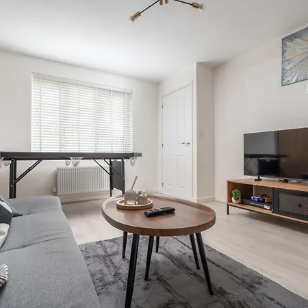 Stunning 3bd - Pool Table - Salford Centre بيت للعطل