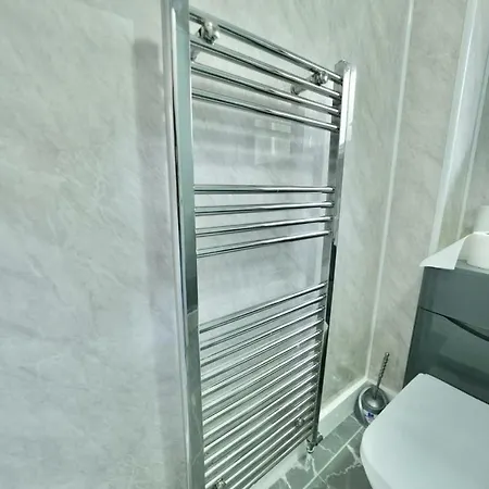 بيت للعطل 3 Bedroom In مانشستر