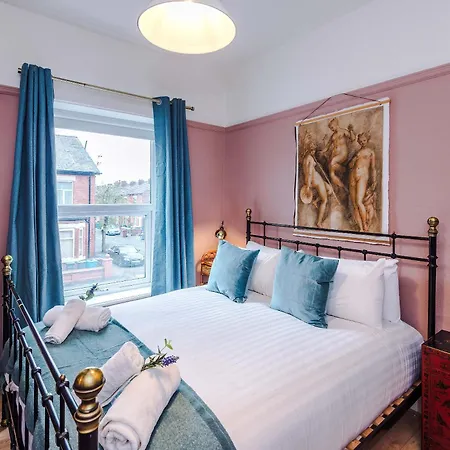Stylish Retro Retreat By 53 Degrees In 4 Bed *